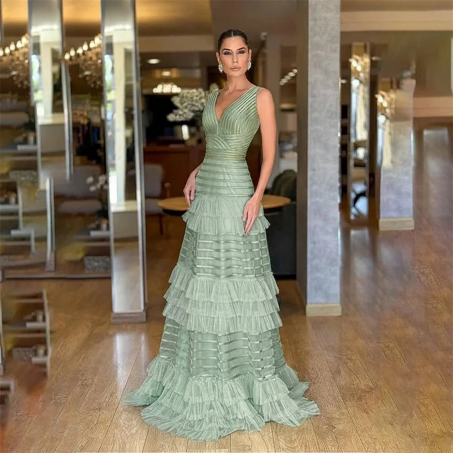 Robe Longue de Gala Vert Sauge à Volants Plissés et Col en V