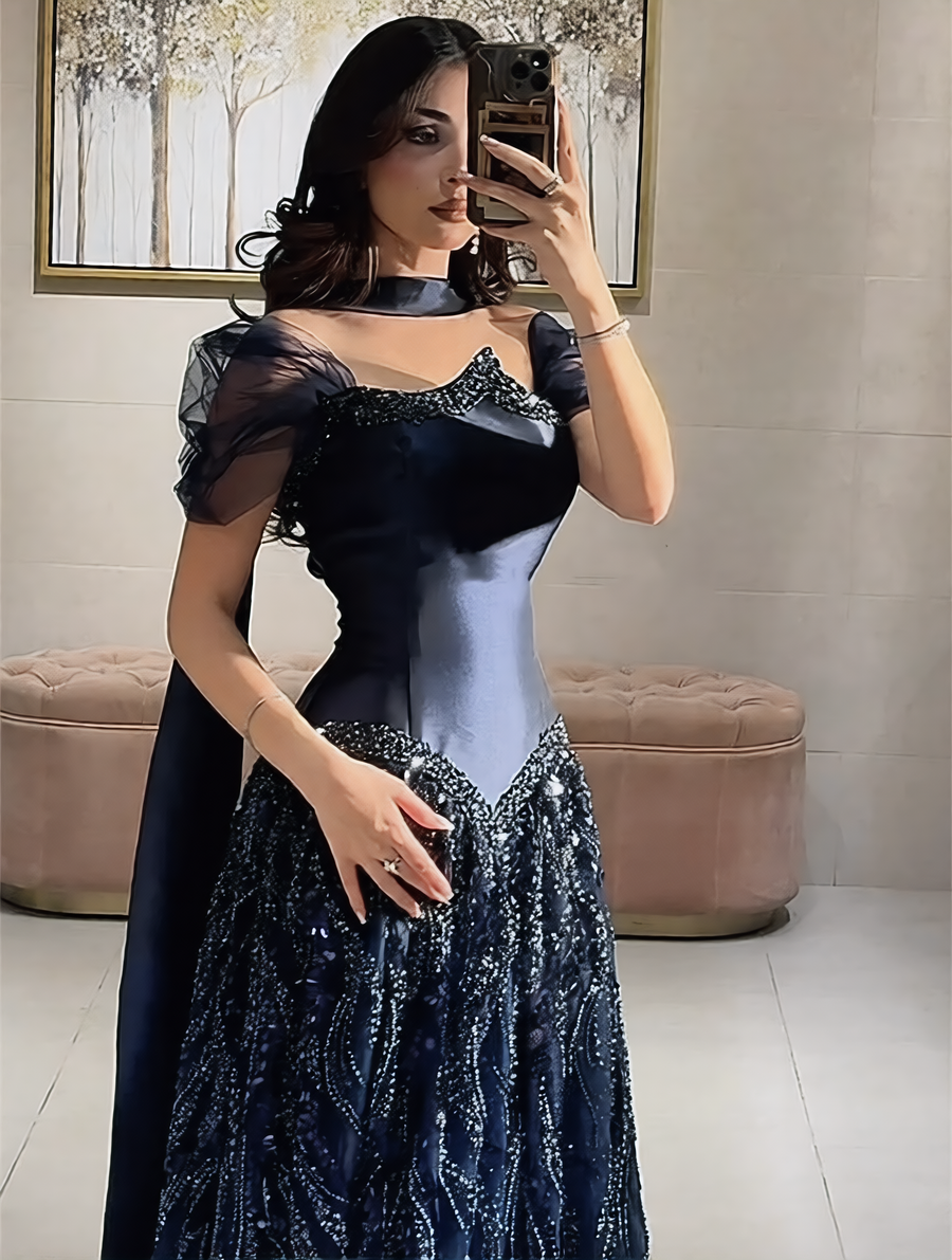 Princesse Scintillante en Soie et Perlage Fait Main