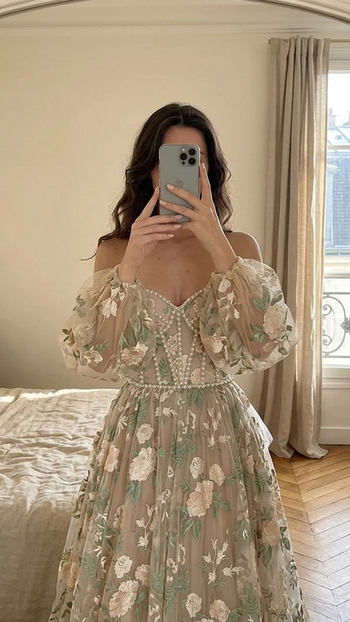 Robe de Créateur "Aura de Perles"  Bustier Floral & Manches Bouffantes