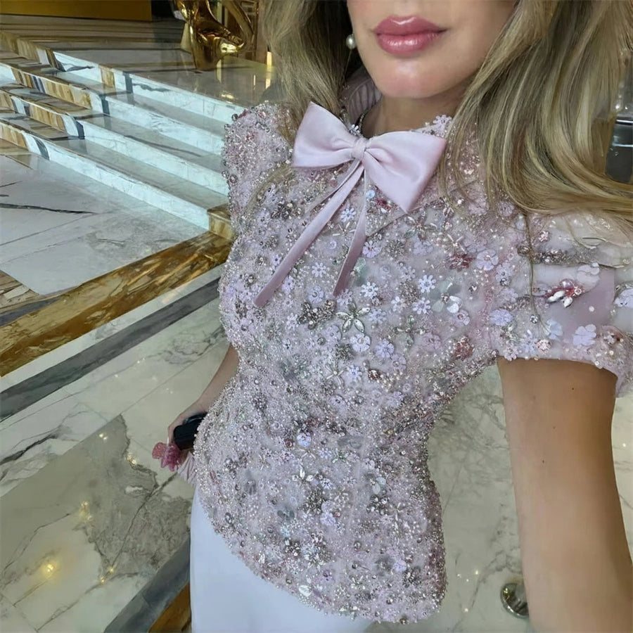 Robe Longue "Éclosion Poudrée" à Broderies Florales 3D et Nœud Satiné